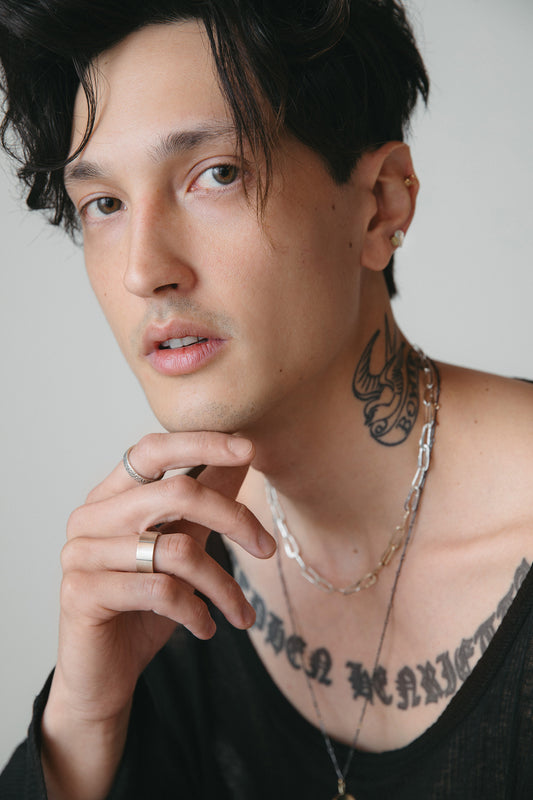 model wearing silver thick-banded line ring and oval chain link necklace
