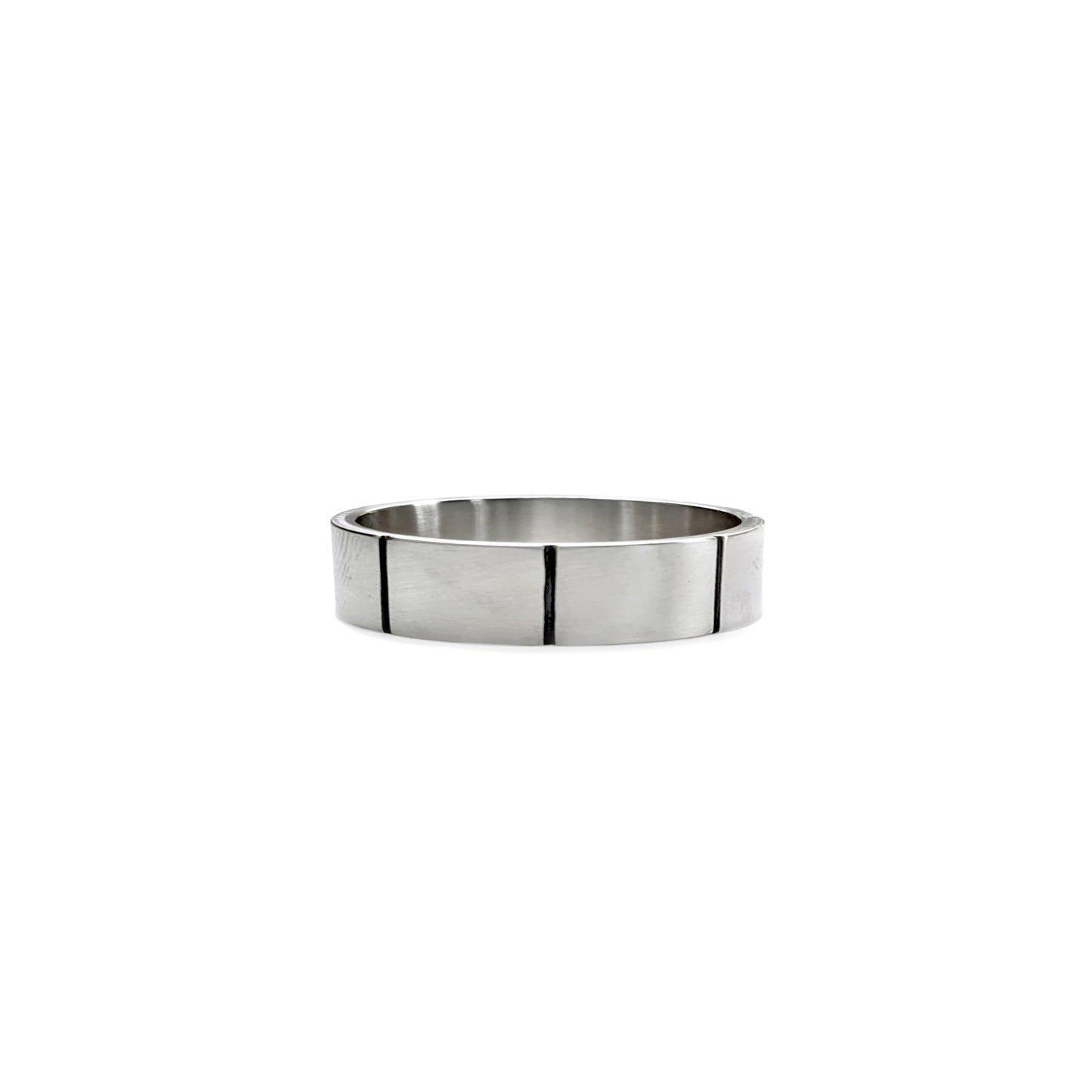 silver thin-lined thick ring band