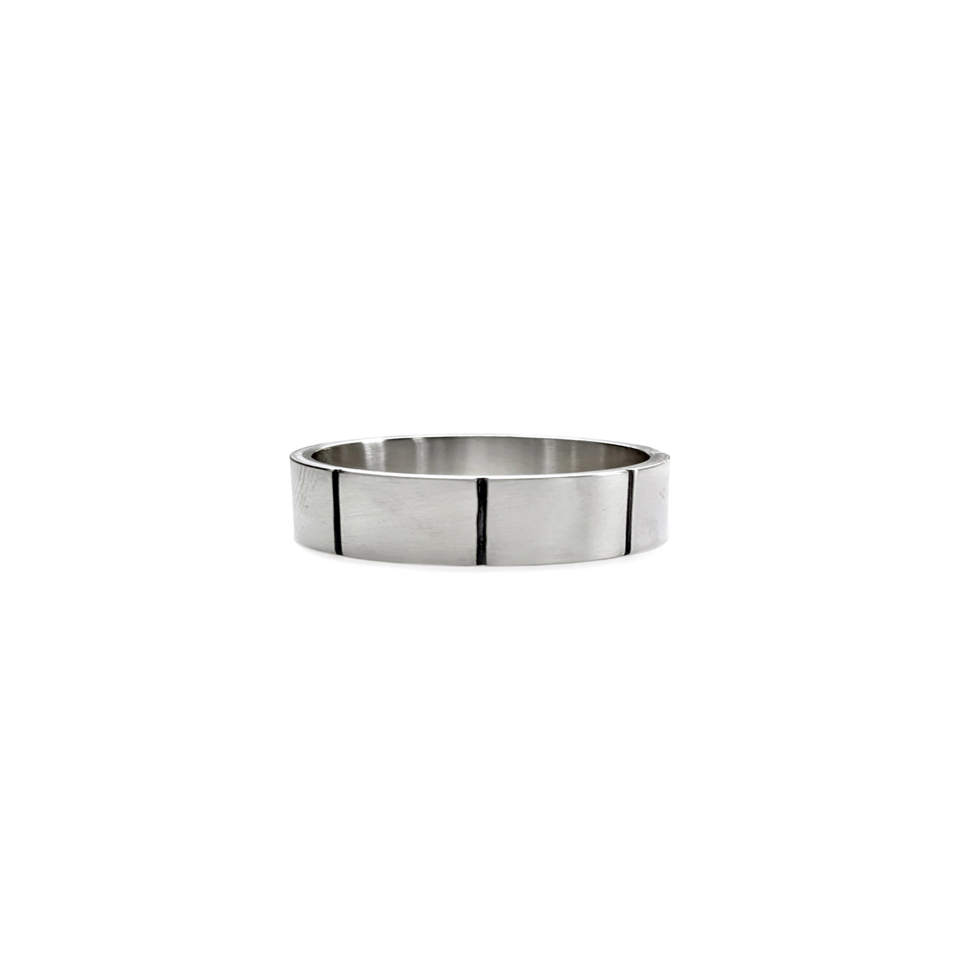 silver thin-lined thick ring band