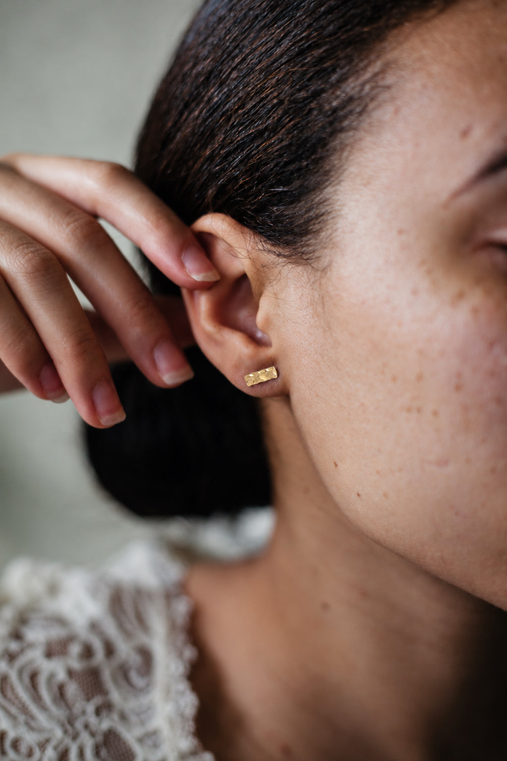 Gold textured bar stud earrings style don model