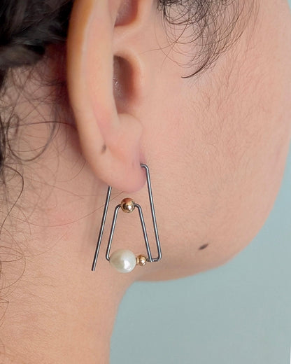 Flera Pearl Hoops