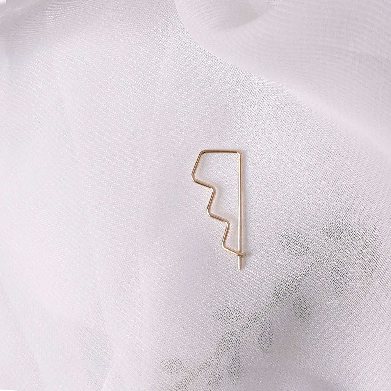 Gold delicate zigzag step pull through hoops